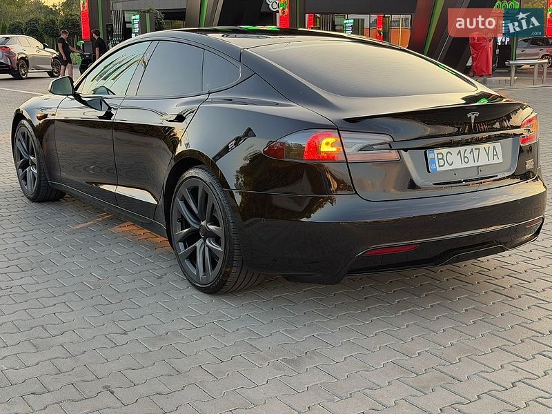Ліфтбек Tesla Model S 2021 в Стрию