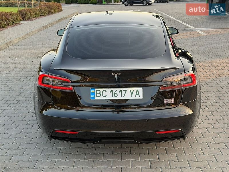 Ліфтбек Tesla Model S 2021 в Стрию