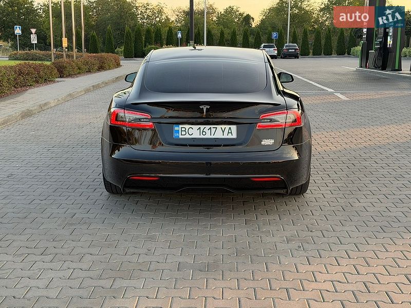 Ліфтбек Tesla Model S 2021 в Стрию
