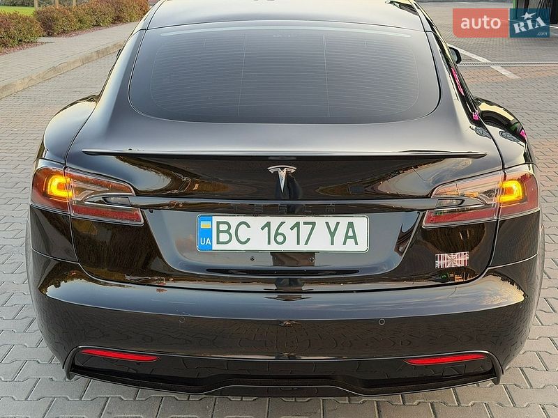 Ліфтбек Tesla Model S 2021 в Стрию