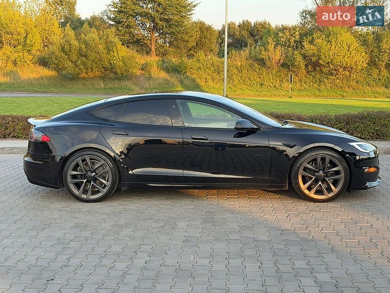 Ліфтбек Tesla Model S 2021 в Стрию