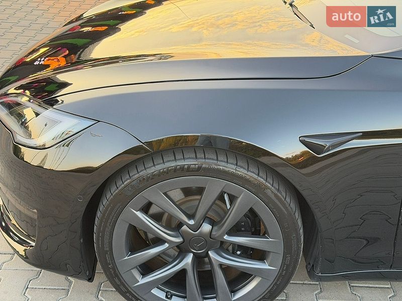Ліфтбек Tesla Model S 2021 в Стрию