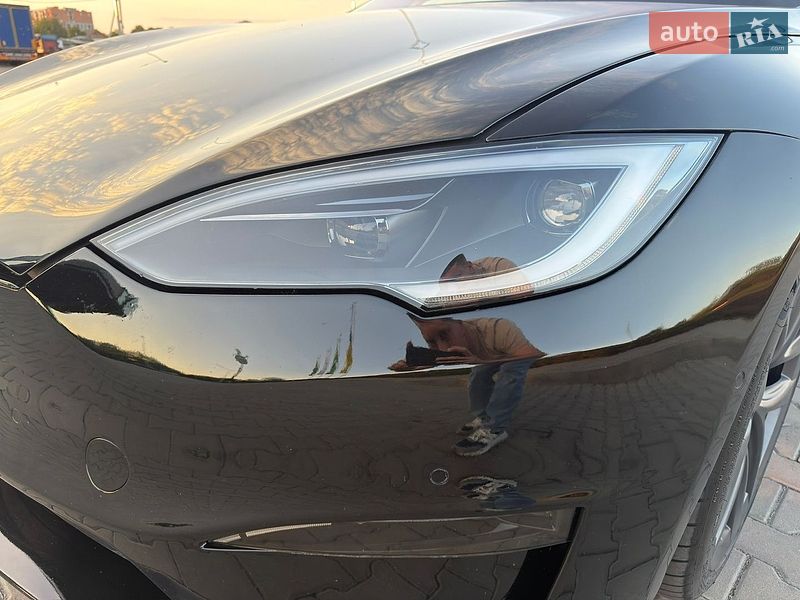Ліфтбек Tesla Model S 2021 в Стрию