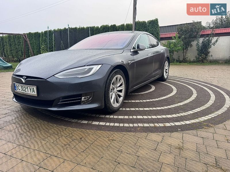 Tesla Model S 2019