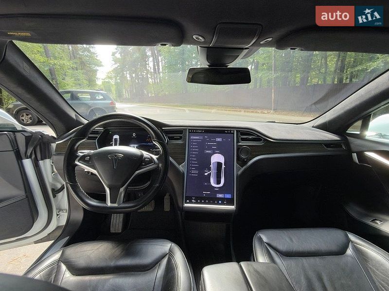 Лифтбек Tesla Model S 2016 в Львове