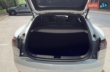 Лифтбек Tesla Model S 2016 в Львове