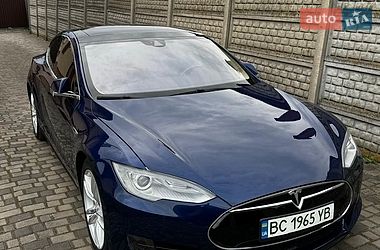 Лифтбек Tesla Model S 2016 в Львове