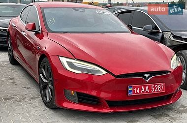 Лифтбек Tesla Model S 2016 в Львове