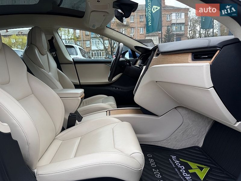 Ліфтбек Tesla Model S 2018 в Києві