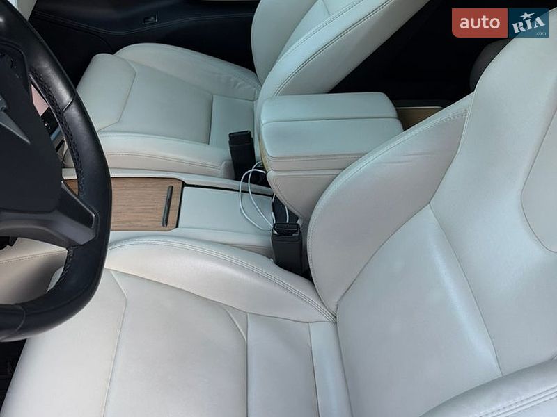 Лифтбек Tesla Model S 2019 в Киеве