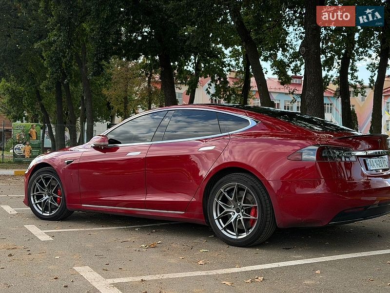 Лифтбек Tesla Model S 2019 в Киеве