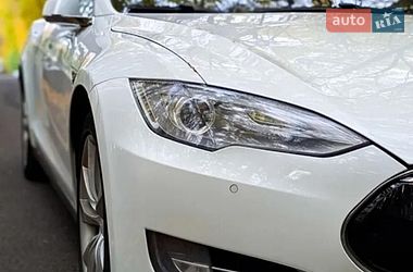 Ліфтбек Tesla Model S 2014 в Буську