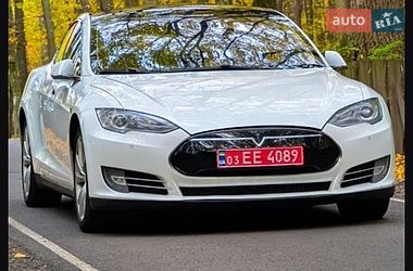 Ліфтбек Tesla Model S 2014 в Буську