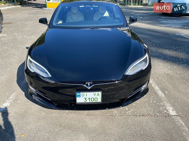 Tesla Model S 2020