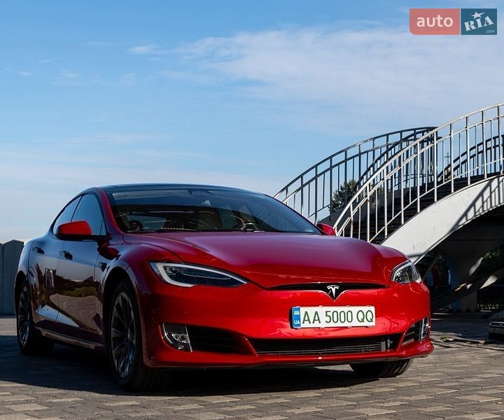 Tesla Model S 2018