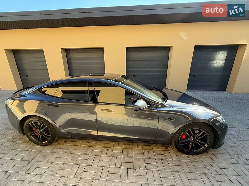 Ліфтбек Tesla Model S 2015 в Рівному