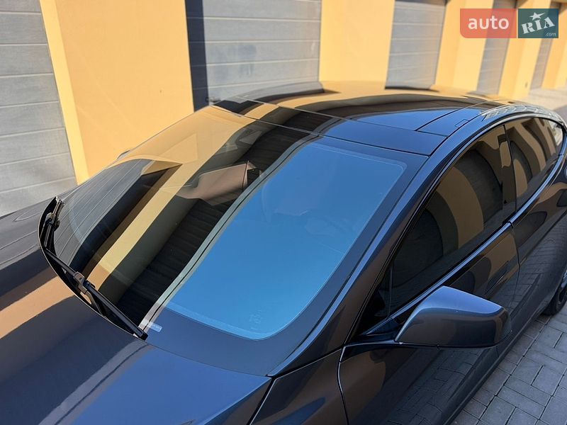 Ліфтбек Tesla Model S 2015 в Рівному