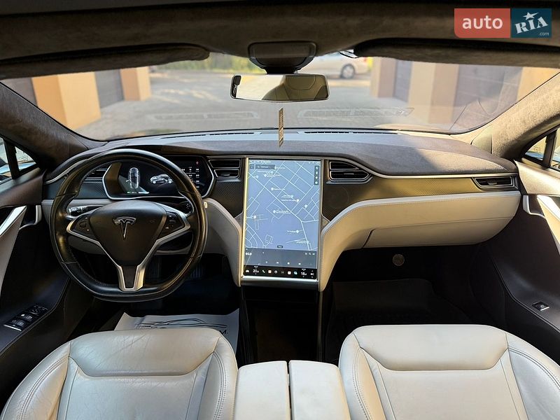 Ліфтбек Tesla Model S 2015 в Рівному