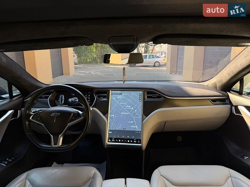 Ліфтбек Tesla Model S 2015 в Рівному