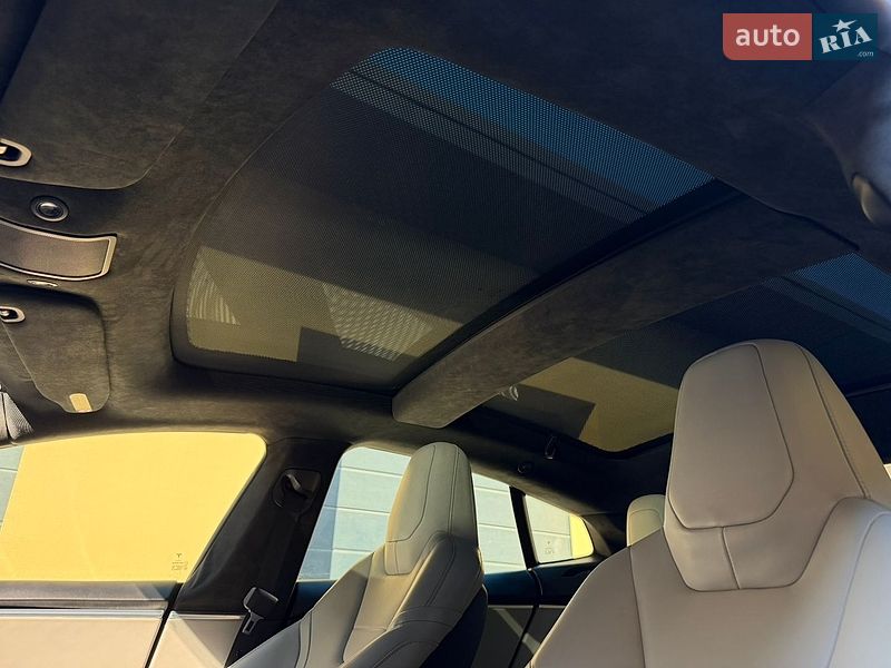 Ліфтбек Tesla Model S 2015 в Рівному