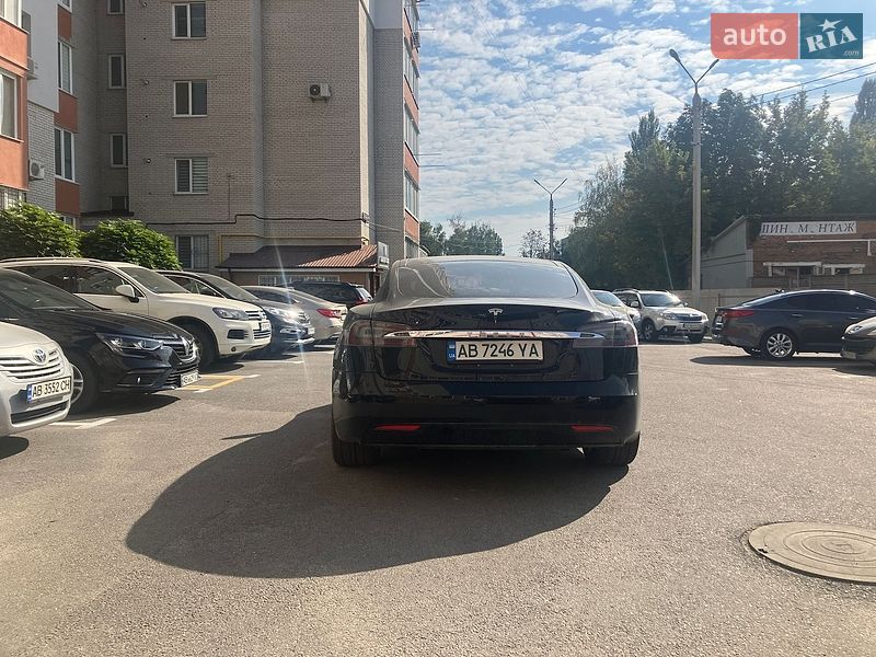 Лифтбек Tesla Model S 2016 в Виннице
