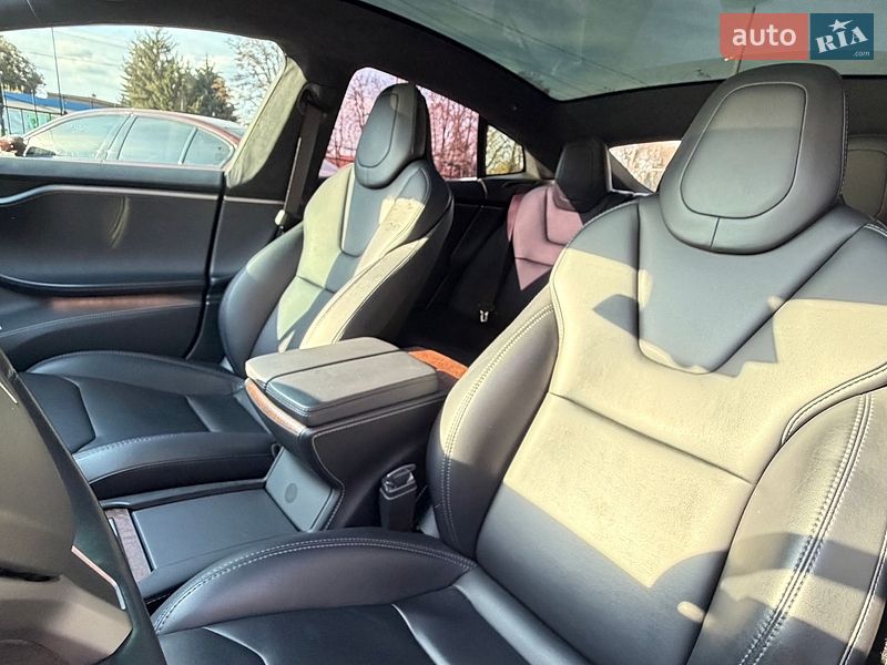 Ліфтбек Tesla Model S 2018 в Полтаві
