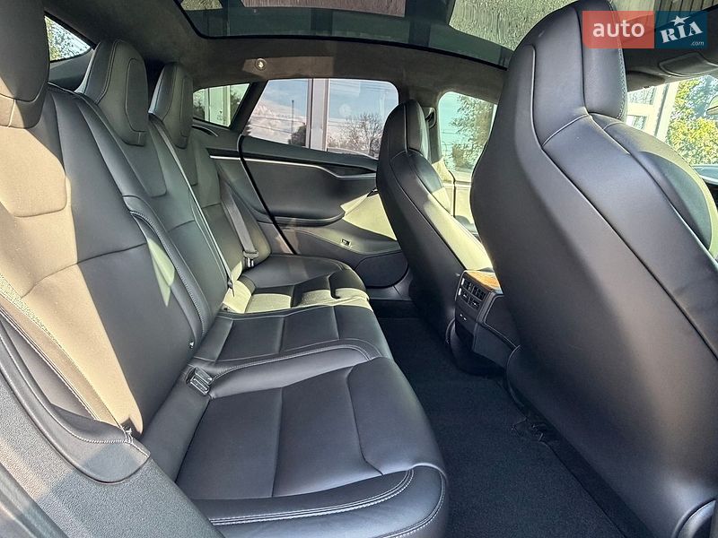 Ліфтбек Tesla Model S 2018 в Полтаві