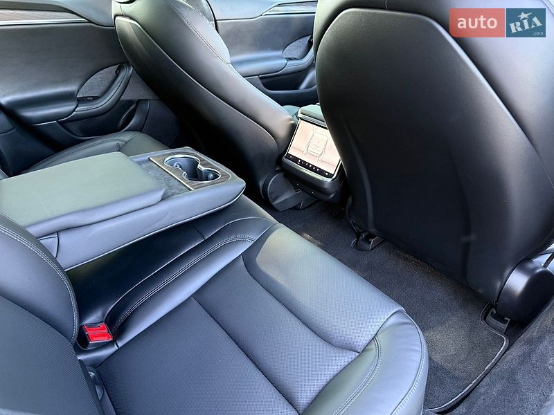 Лифтбек Tesla Model S 2023 в Ровно