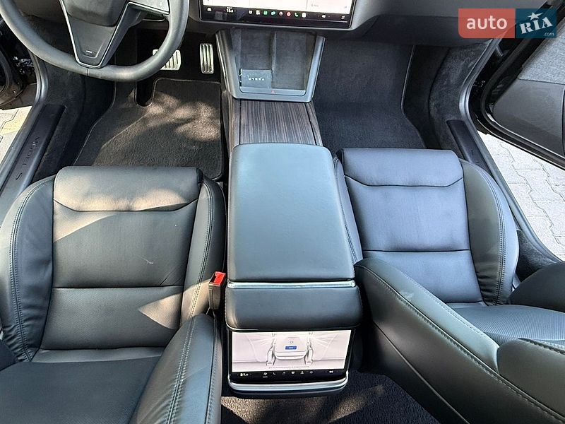 Лифтбек Tesla Model S 2023 в Ровно