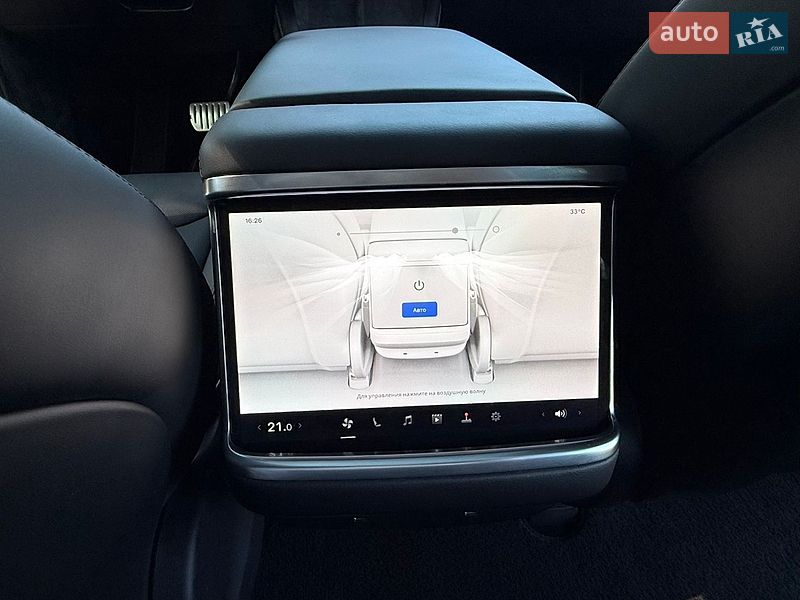 Лифтбек Tesla Model S 2023 в Ровно