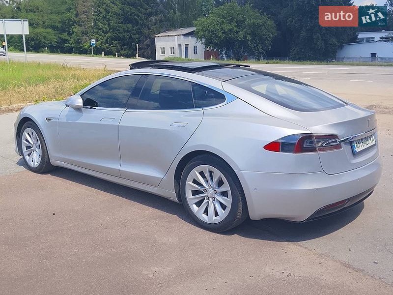 Лифтбек Tesla Model S 2016 в Житомире