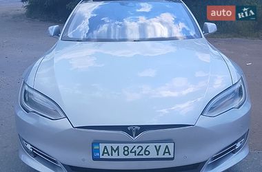 Лифтбек Tesla Model S 2016 в Житомире