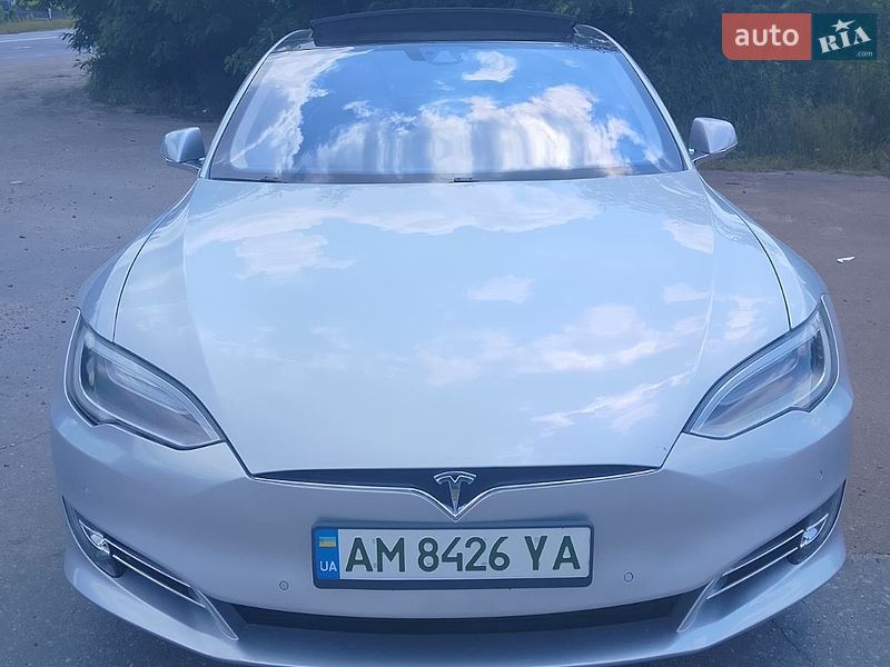 Лифтбек Tesla Model S 2016 в Житомире