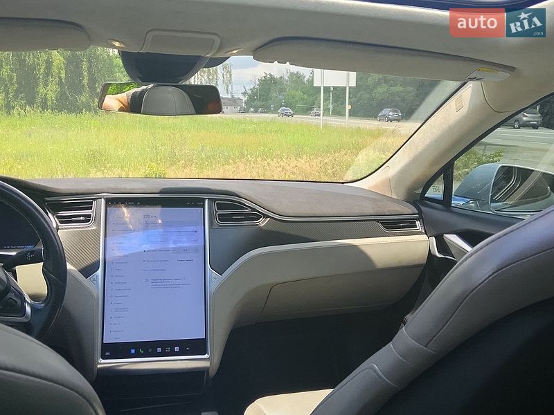 Лифтбек Tesla Model S 2016 в Житомире