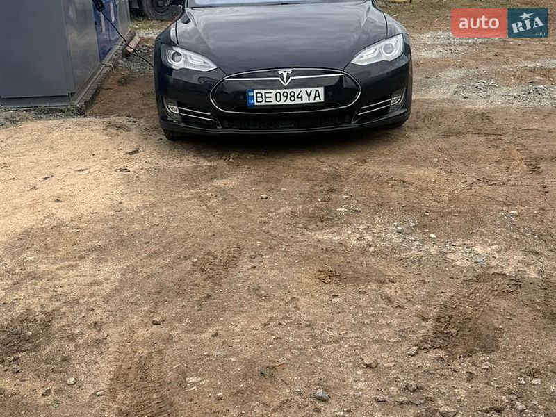 Tesla Model S 2015