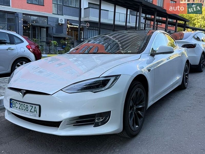 Лифтбек Tesla Model S 2019 в Киеве