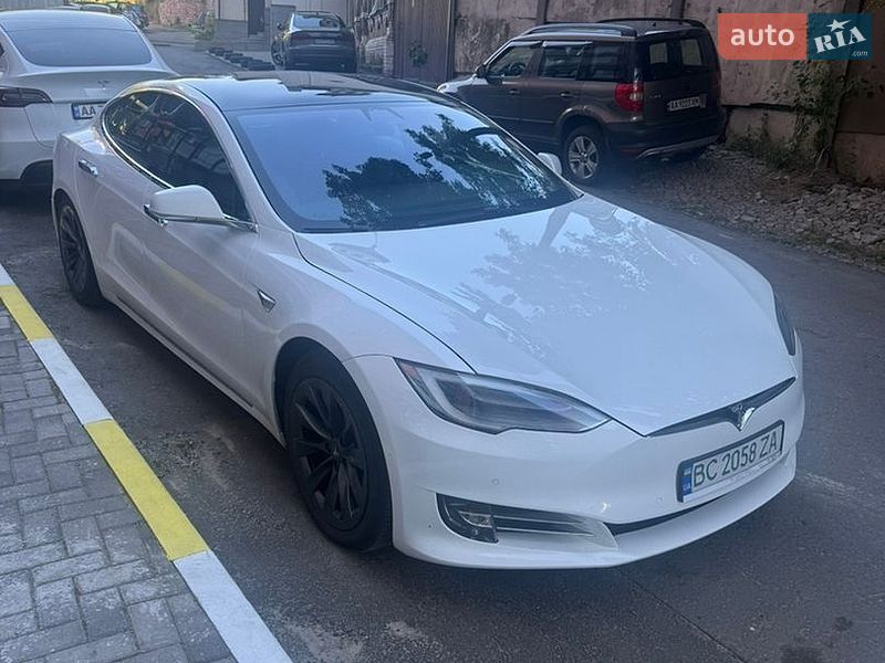 Лифтбек Tesla Model S 2019 в Киеве