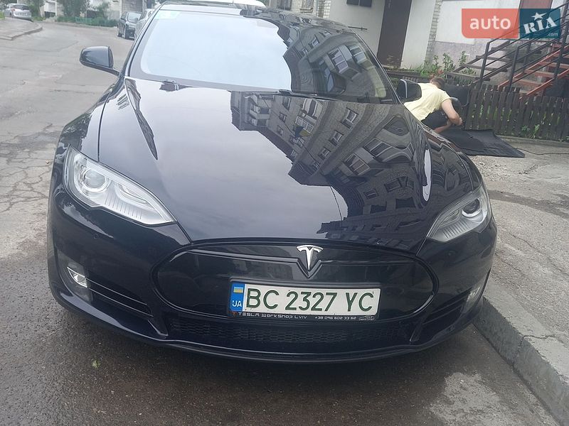 Tesla Model S 2014
