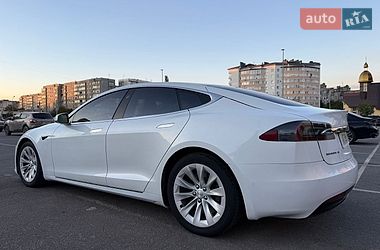 Ліфтбек Tesla Model S 2017 в Івано-Франківську