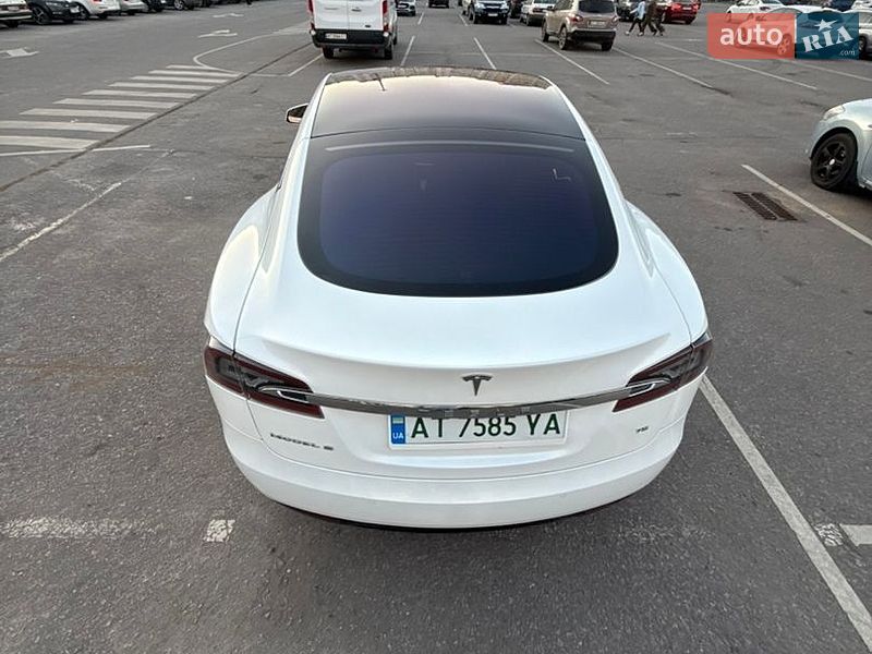 Ліфтбек Tesla Model S 2017 в Івано-Франківську