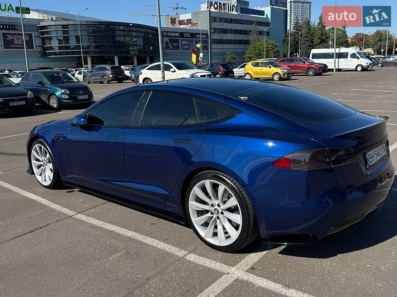 Лифтбек Tesla Model S 2017 в Одессе