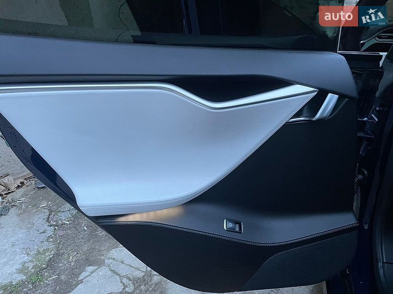 Лифтбек Tesla Model S 2017 в Одессе