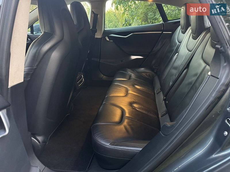 Ліфтбек Tesla Model S 2015 в Києві