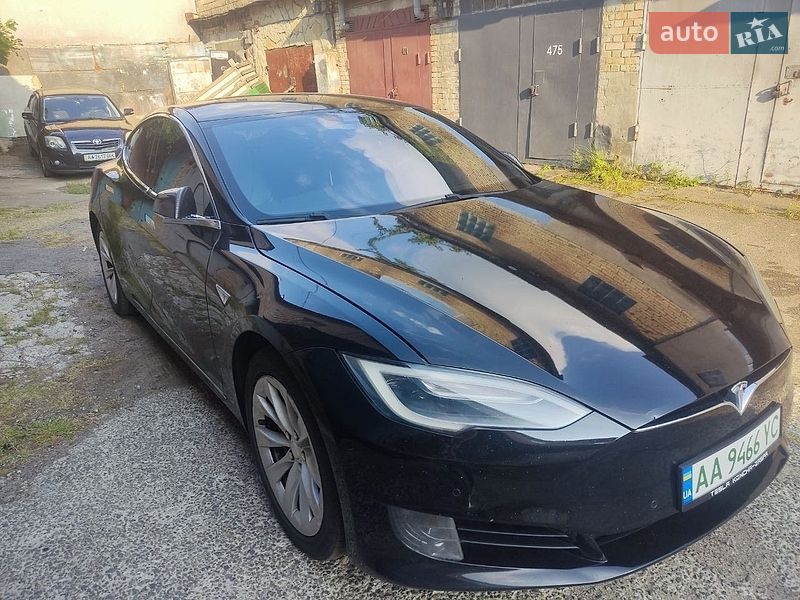 Ліфтбек Tesla Model S 2016 в Києві