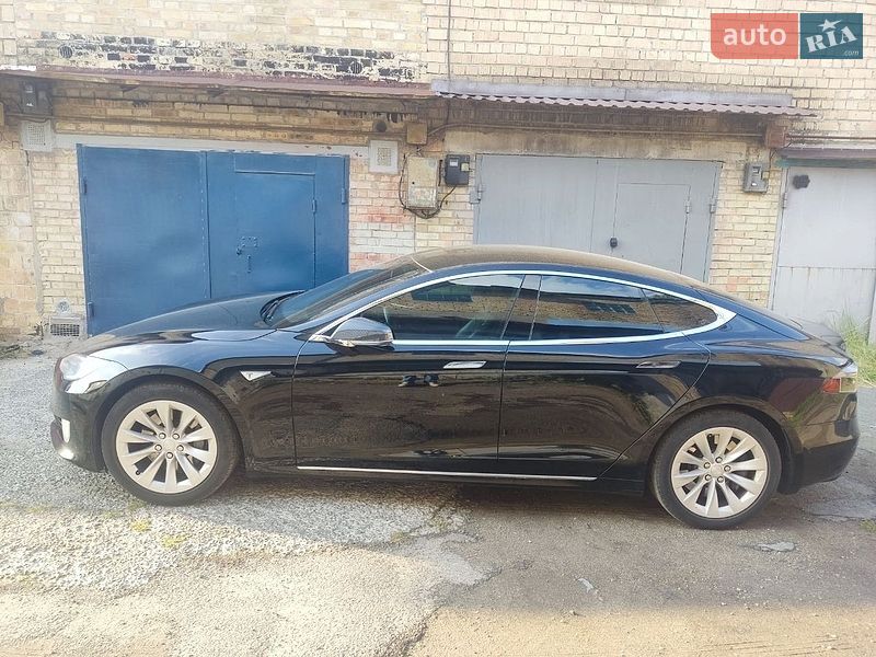 Ліфтбек Tesla Model S 2016 в Києві