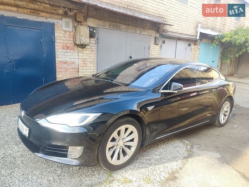 Ліфтбек Tesla Model S 2016 в Києві