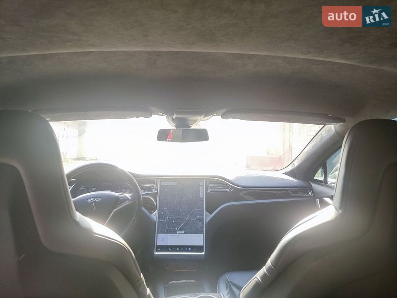 Ліфтбек Tesla Model S 2016 в Києві