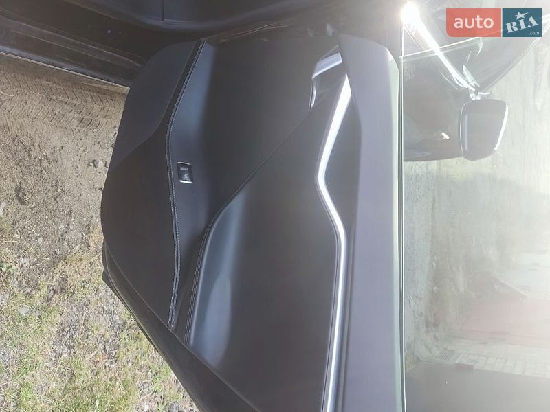 Ліфтбек Tesla Model S 2016 в Києві