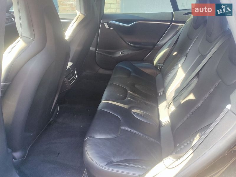 Ліфтбек Tesla Model S 2016 в Києві
