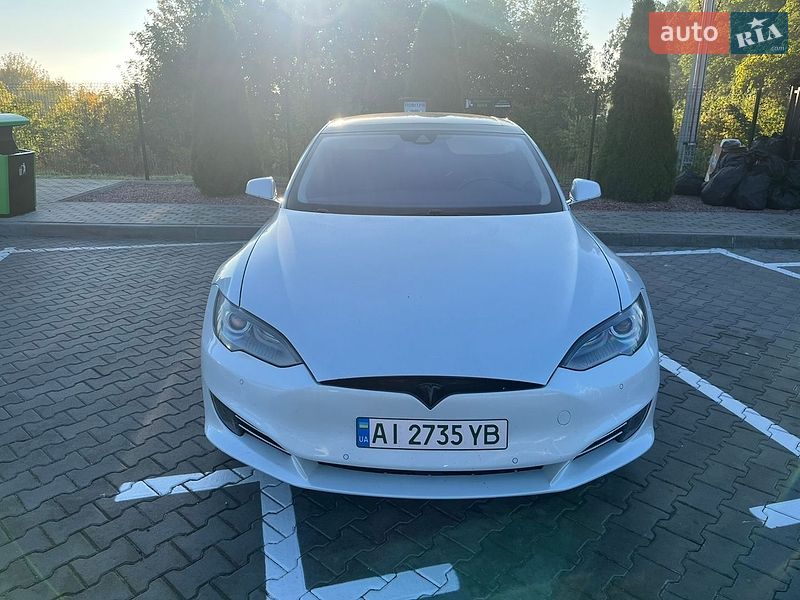 Лифтбек Tesla Model S 2015 в Белой Церкви